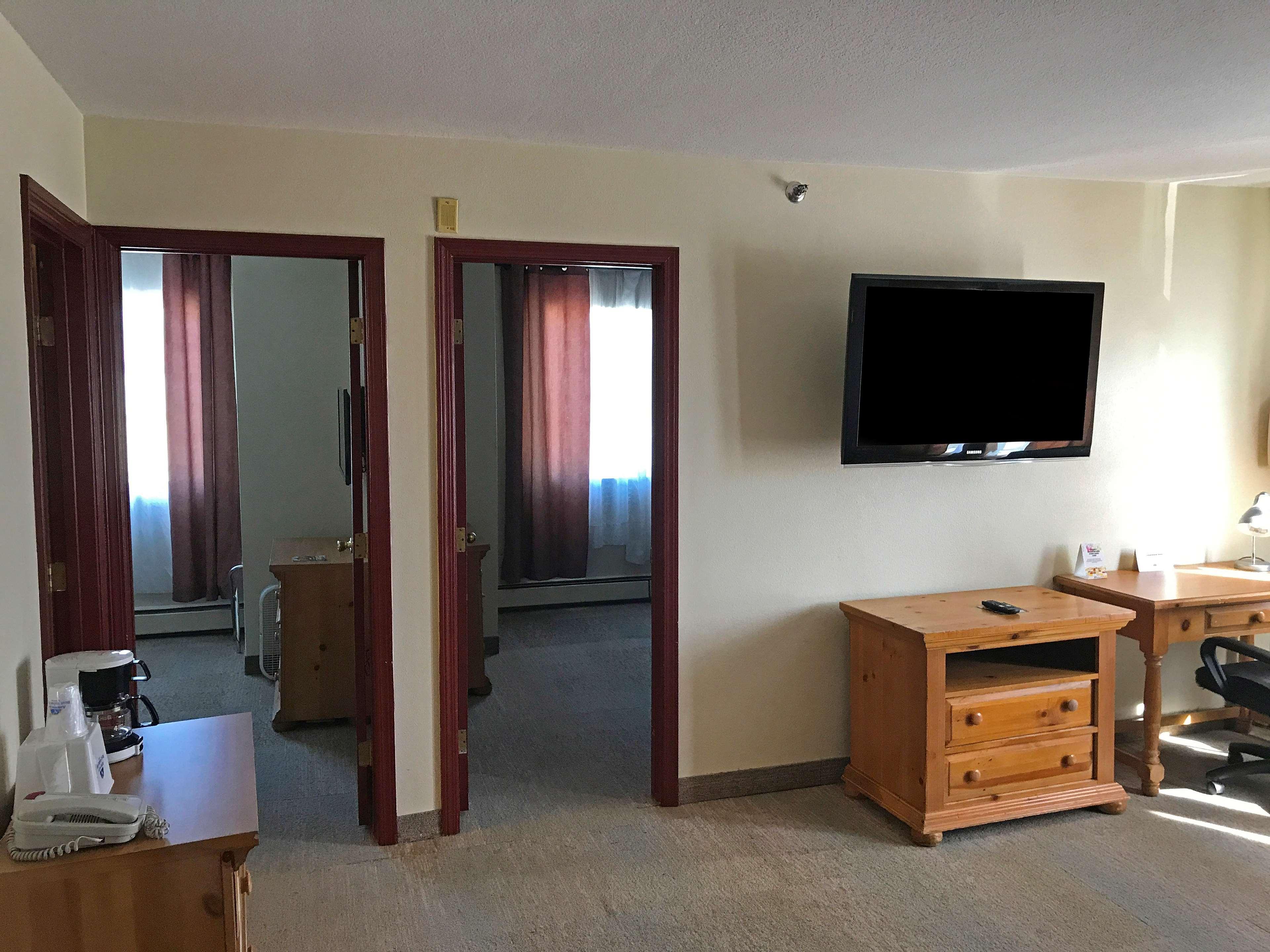 Americas Best Value Inn & Suites Anchorage Airport Exterior photo